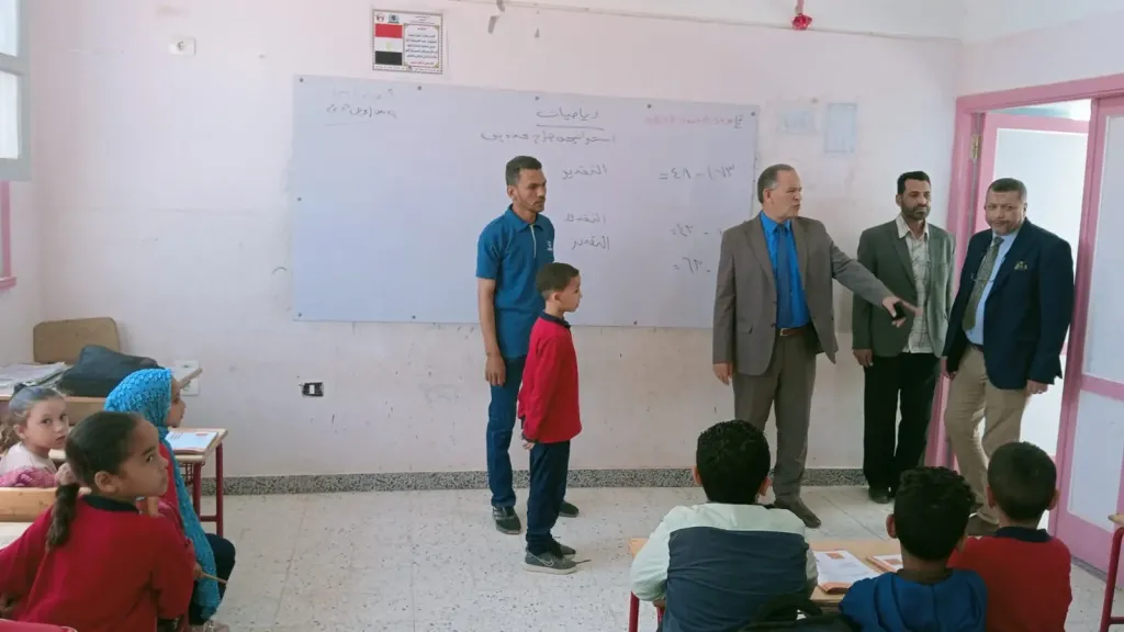 تعليم أسيوط يتفقد سير الدراسة بمدرسة الزاوية البحرية الابتدائية