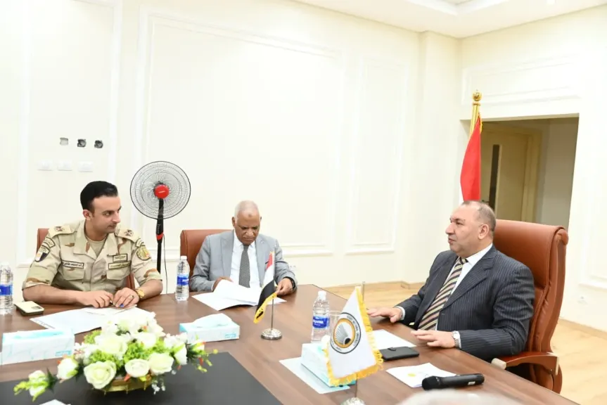 رئيس جامعة أسيوط الأهلية يتابع الموقف التنفيذي للانتهاء من التجهيزات