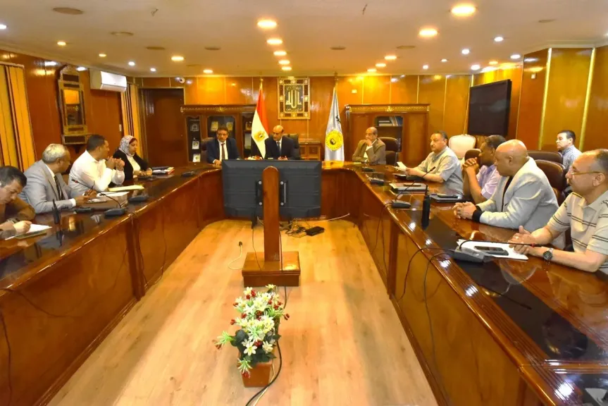 محافظ أسيوط يشدد على تسريع تقنين أراضي الدولة والتصالح في مخالفات