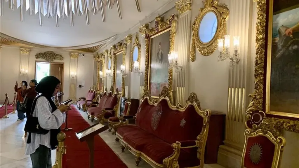 قصر المنيل وسراي العرش، أرشيف بصري لقرن من الحكم