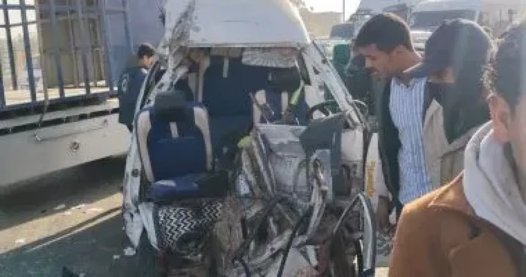 إصابة 5 أشخاص إثر اصطدام ميكروباص بسور كوبرى فى حدائق القبة