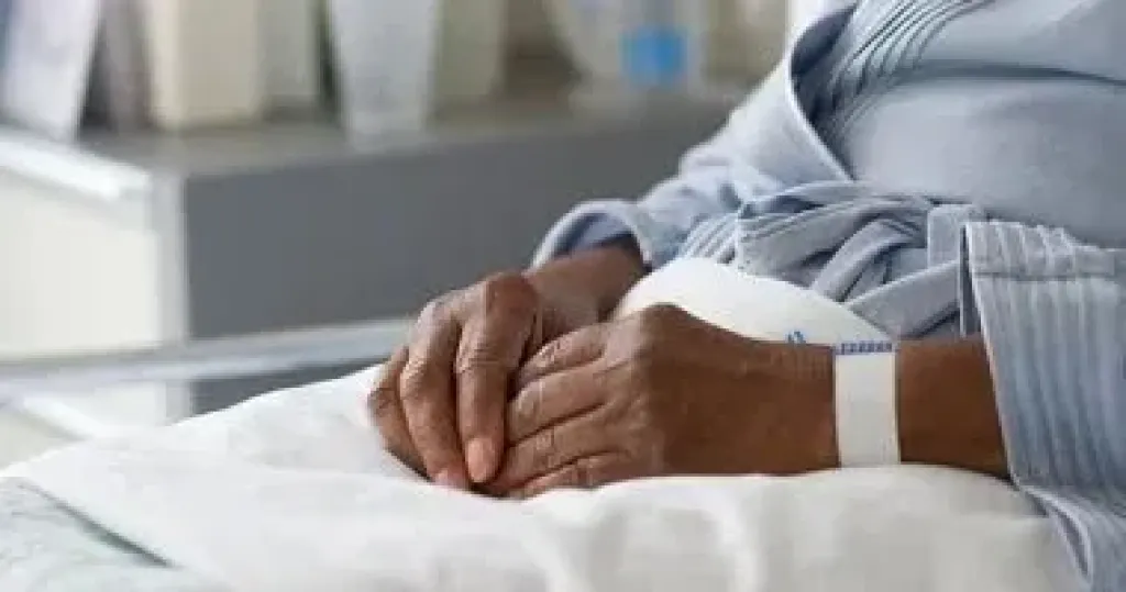 القضاء يلاحق المتهمين بالتعدي على طالب من ذوي الهمم داخل مدرسة بالقليوبية