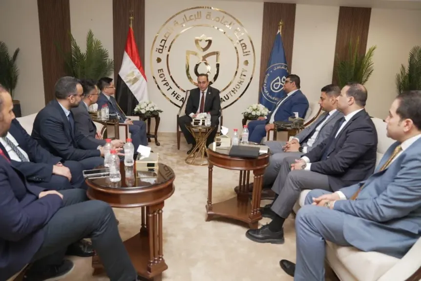 رئيس هيئة الرعاية الصحية يلتقي وفد شركة ”مايندراي” و”كيميت” لبحث تعزيز الشراكة بينهم في الخدمات الصحية