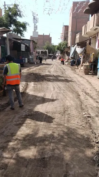 محافظ أسيوط يوجه بمواصلة تمهيد الطرق ورفع المخلفات بقرى صدفا