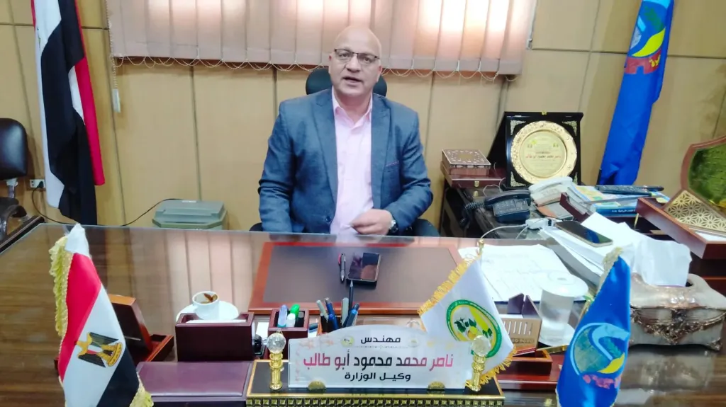 وكيل زراعة البحيرة يباشر أعمال التطهير ويحاسب المقصرين بكفر الدوار