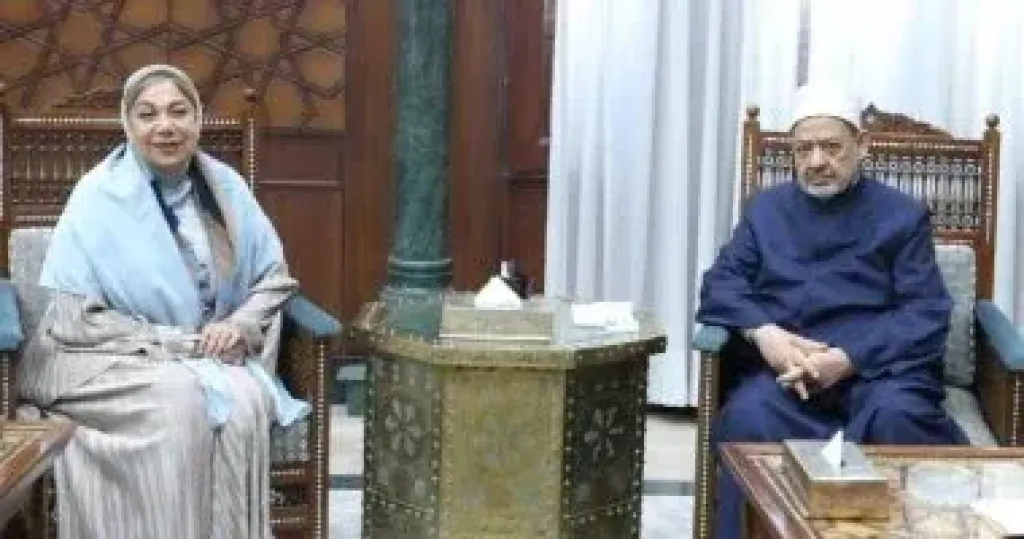 شيخ الأزهر: لا يجوز أن تطغى الكرة على التعليم والقراءة