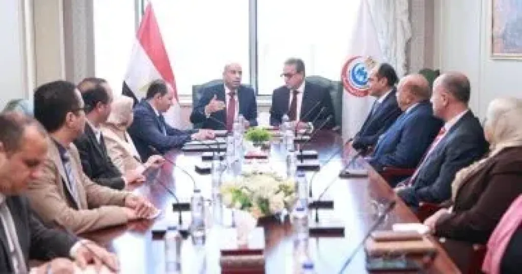 وزيرا الصحة والعمل ورئيس المجلس الصحى المصرى يشهدون توقيع بروتوكول تعاون