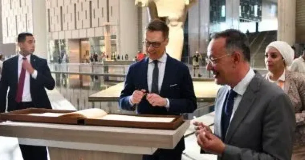 رئيس جمهورية فنلندا يزور المتحف المصرى الكبير ومنطقة أهرامات الجيزة