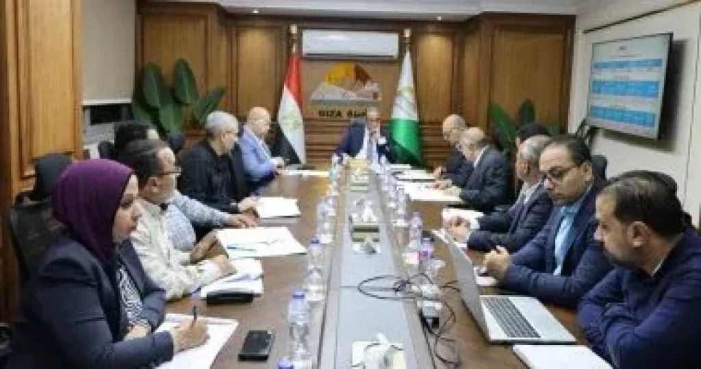 محافظ الجيزة يشدد على سرعة التعامل مع المخالفات وإزالتها فى المهد