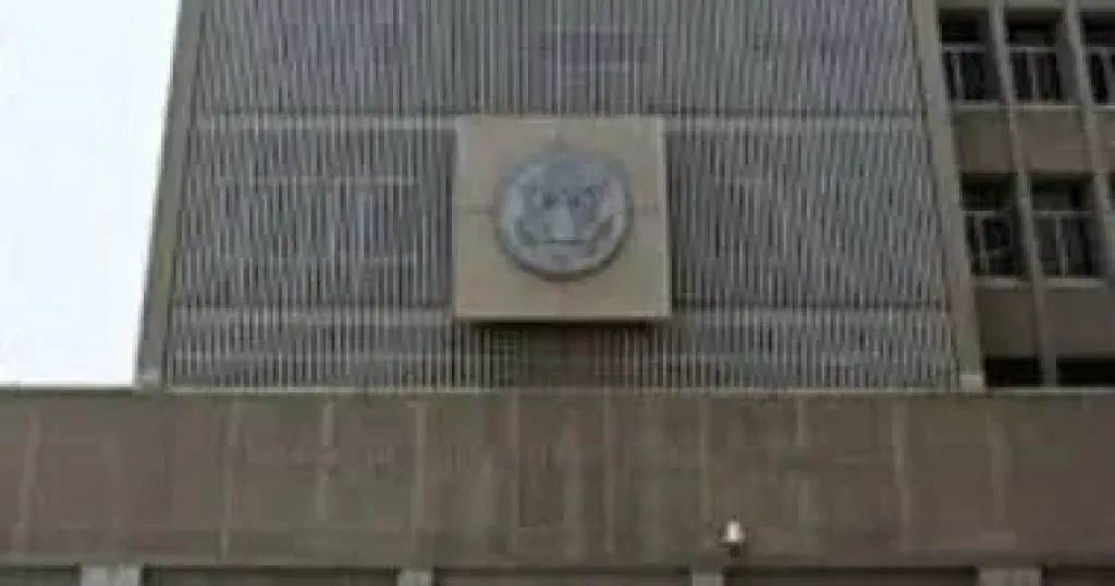 رسالة تحذير من سفارة أمريكا بالقاهرة لراغبي السفر للولادة هناك.. ما القصة؟