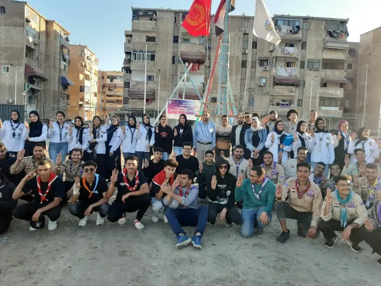 رئيس جامعة بورسعيد يشارك طلابه تحية العلم بمعسكر الجوالة ويشيد بالشباب وبروح القيادة والعمل الجماعي