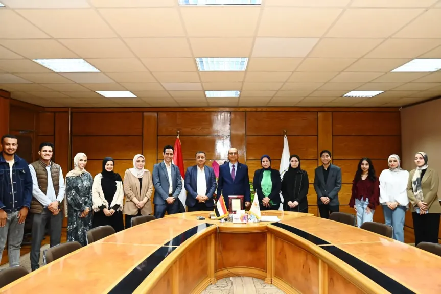 المنشاوي يحتفي بفوز طلاب قسم الإعلام بجامعة أسيوط في مهرجان الشروق