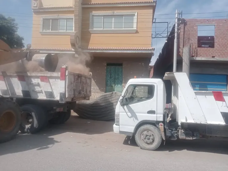 محافظ أسيوط: رفع 35 طن مخلفات في حملات نظافة مكثفة بقرى