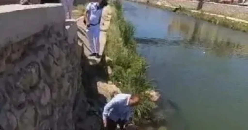 وزيرة البيئة: التحفظ على سيارة نقل تلقى مخلفات سائلة بمصرف القلعة بالإسكندرية