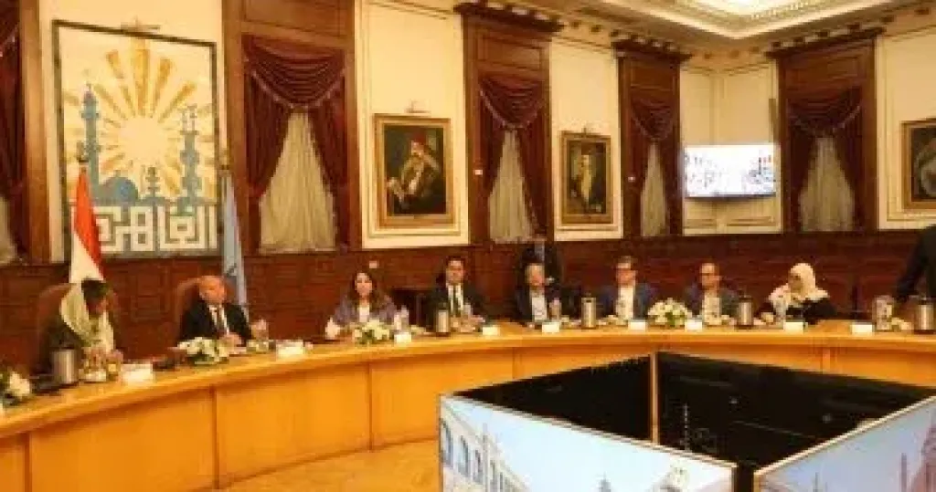 محافظ القاهرة وسفيرة النوايا الحسنة يتفقدان ”سوق العتبة” بعد تطويره