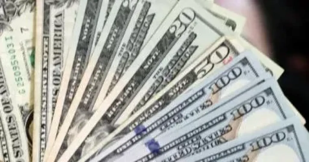 تعرف على سعر الدولار مقابل الجنيه قبل مع بدء جلسة التداول عليه