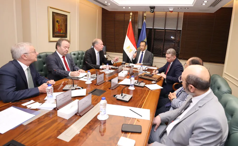 مصر وفنلندا تبحثان توسيع تصنيع وتصدير هواتف نوكيا وتعزيز صناعة الإلكترونيات محليًا