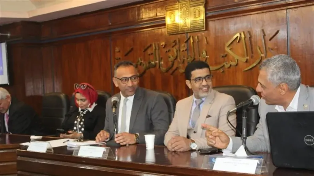 دار الكتب والوثائق وكلية دار العلوم تحتفيان باليوم العالمي للكتاب عبر استعراض درر التراث المخطوط