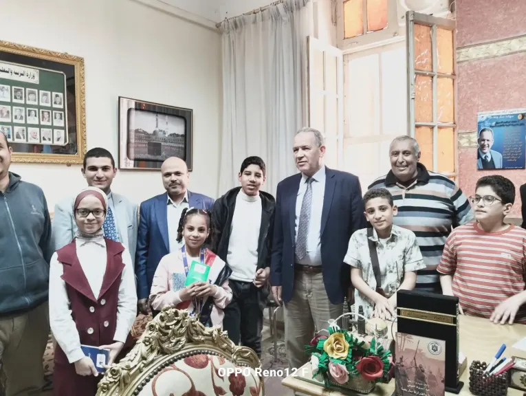 مدير تعليم أسيوط يعلن فوز الطالب محمد عاطف فى مسابقة تحدى القراءة