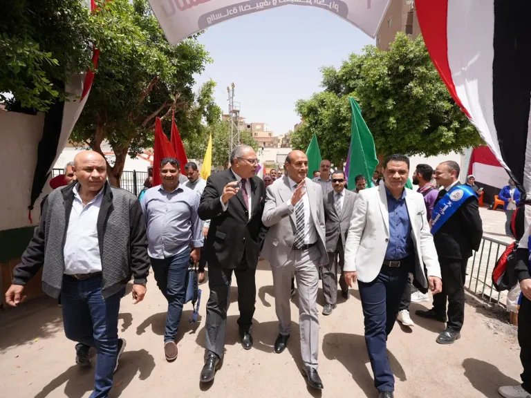 محافظ أسيوط يفتتح ملعبًا اكليريك متعدد الاستخدامات بنادي الشبان المسلمين