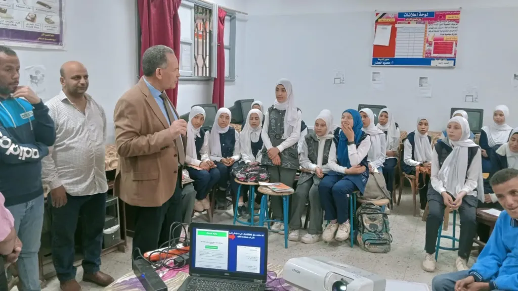 مدير تعليم أسيوط يشهد ندوة ” مخاطر الانترنت ” لطلاب مدارس صدفا