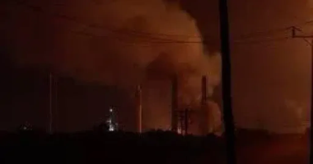 إخماد حريق فى محلين بسبب اشتعال النيران فى مخلفات بإمبابة دون إصابات