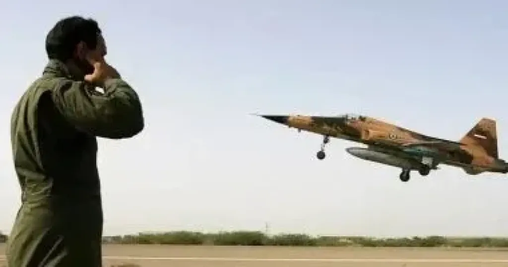 عمرها 60 عامًا.. تقرير: مقاتلة إف 5 الإيرانية شاركت فى ضرب 100 هدف أمريكى