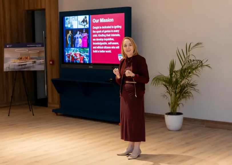 ديان درو تلتقي بالعائلات في القاهرة لتعزيز التعليم القائم على البحث والمهارات المستقبلية في مدرسة دوايت