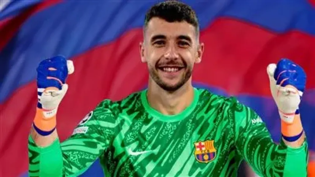 حارس مرمى برشلونة يقترب من إزاحة كورتوا من عرش سباق جائزة زامورا