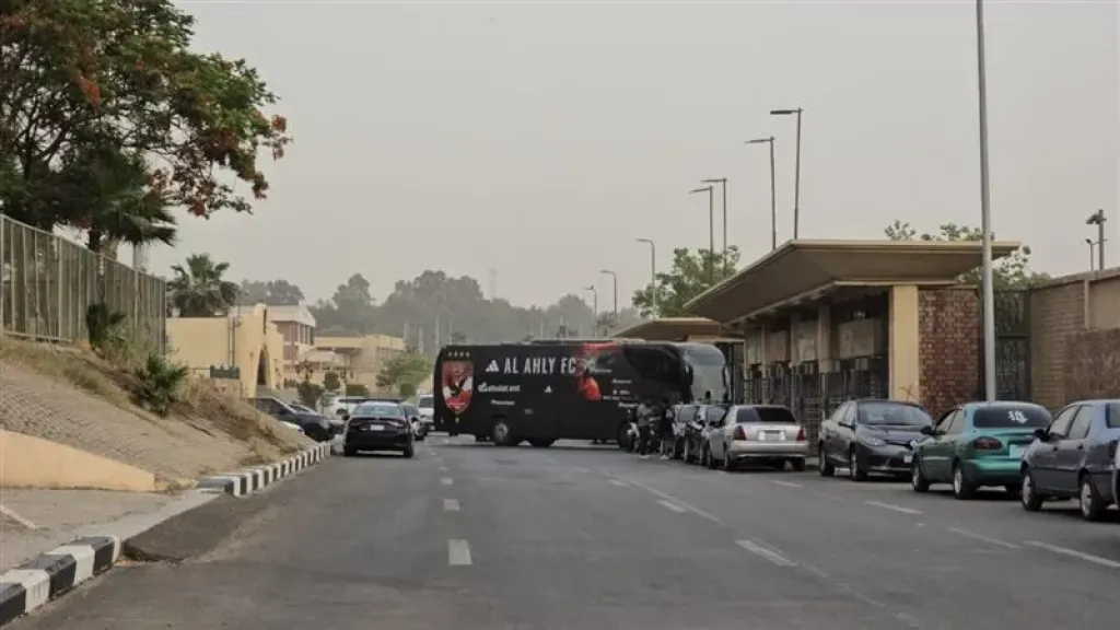 توروب يحدد موعد وصول حافلة الأهلي إلى ملعب الدفاع الجوي