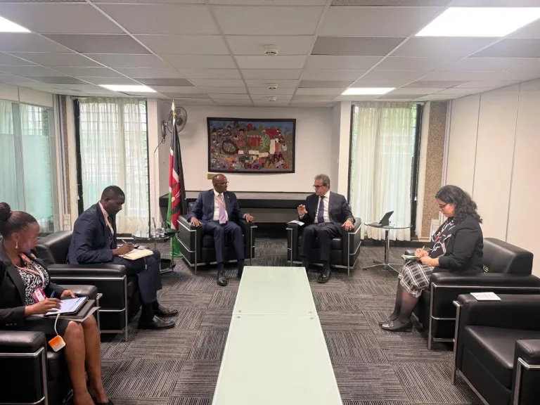 وزير الصحة يبحث مع نظيره الكيني تعزيز التعاون الصحي ونقل التجربة المصرية على هامش قمة الصحة العالمية بنيروبي