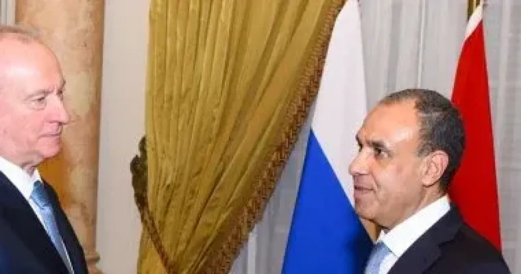 وزير الخارجية يستقبل مساعد رئيس روسيا الاتحادية