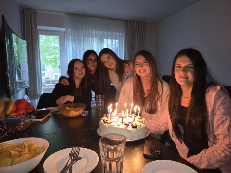 تهنئة من مصر بعيد ميلاد د مريم بالمانيا