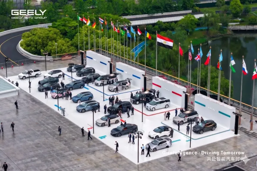 أوتوموبيلتي تحصد جائزة أفضل صالة عرض لسيارات جيلي عالمياً