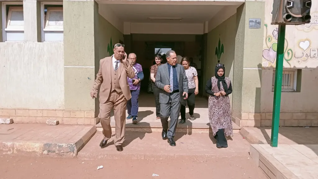 تعليم أسيوط يتابع الانضباط المدرسى بمدرسة الجهاد الابتدائية بحى غرب