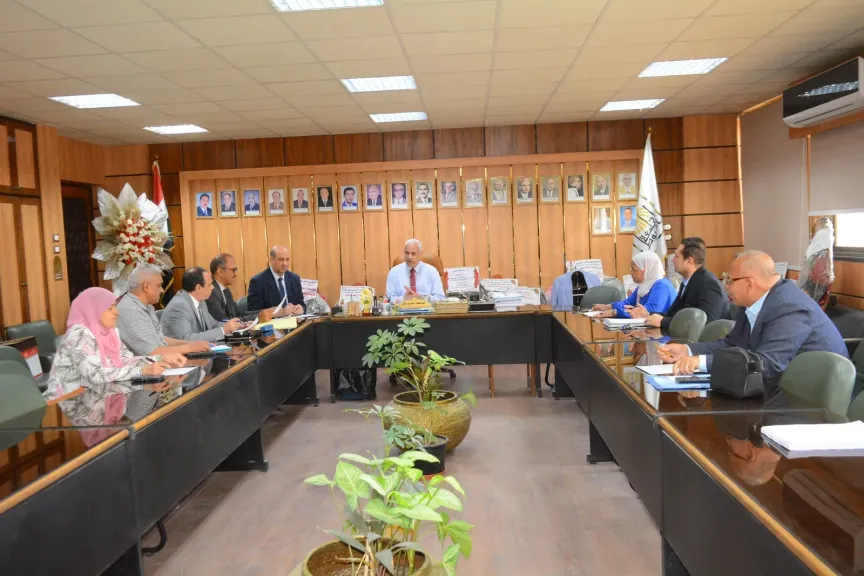 جامعة أسيوط تعقد اجتماع مجلس إدارة صندوق المدن الجامعية وتستعرض