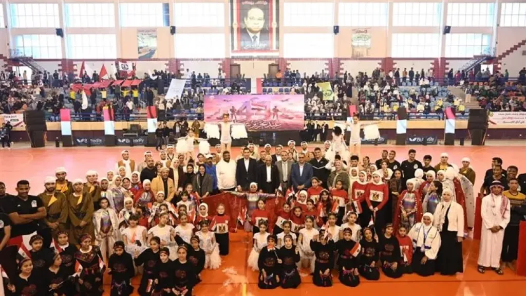 وزير الرياضة ومحافظ شمال سيناء يتفقدان عددا من المشروعات بالصالة المغطاة بالعريش