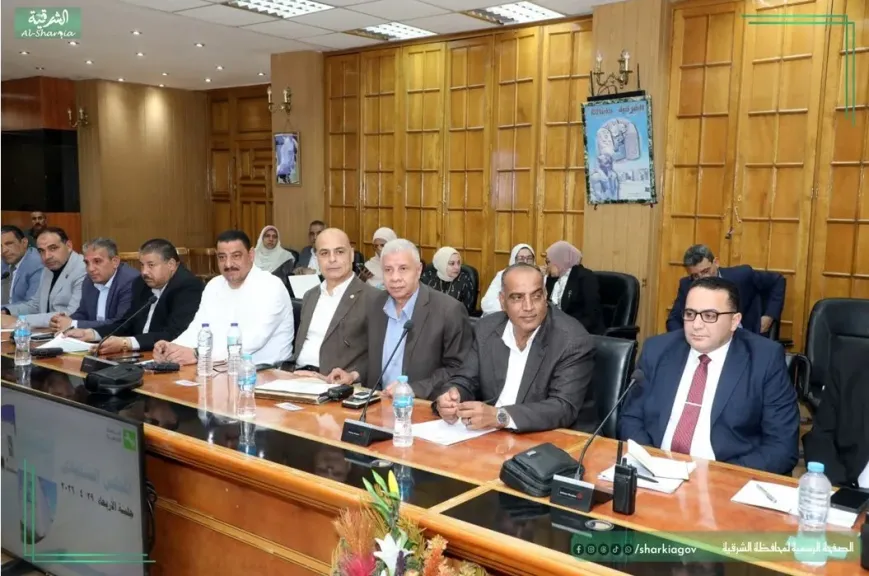 محافظ الشرقية يوجه بضرورة الإلتزام بمواعيد الغلق المحددة والإستمرار في الترشيد