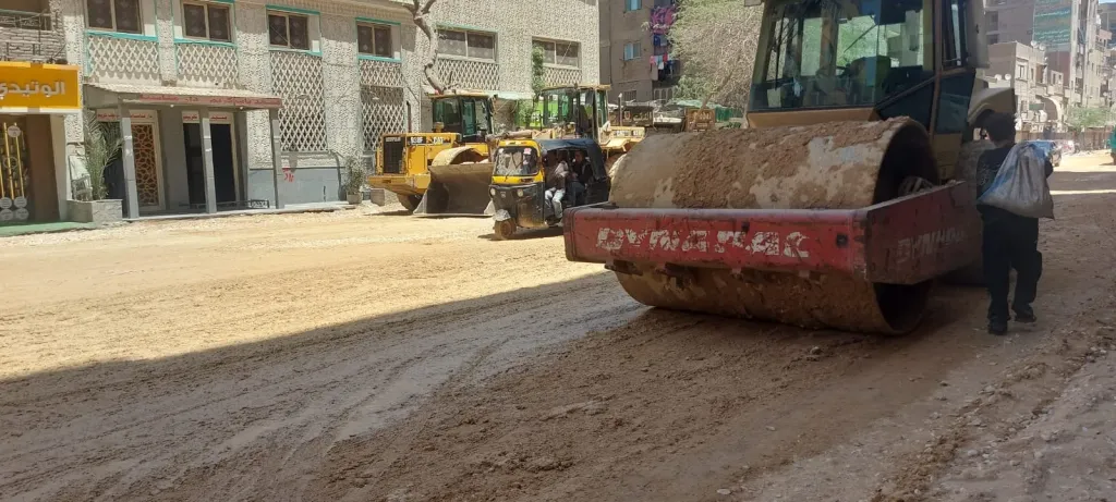 محافظ الجيزة يتابع أعمال تطوير ورفع كفاءة ورصف طريق ناهيا في بولاق الدكرور