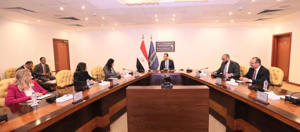 وزير الاتصالات يلتقي ممثل UNDP لتعزيز مكانة مصر مركزاً إقليمياً للذكاء الاصطناعي
