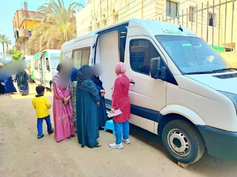 صحة الشرقية  قافلة بيشة عامر بمنيا القمح قدمت الخدمة ٢٤٠٠ مريض