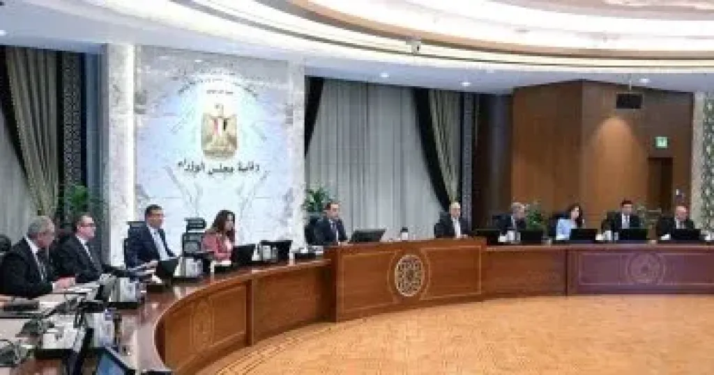 رئيس الوزراء يُتابع إجراءات دعم وتحفيز قطاع السياحة