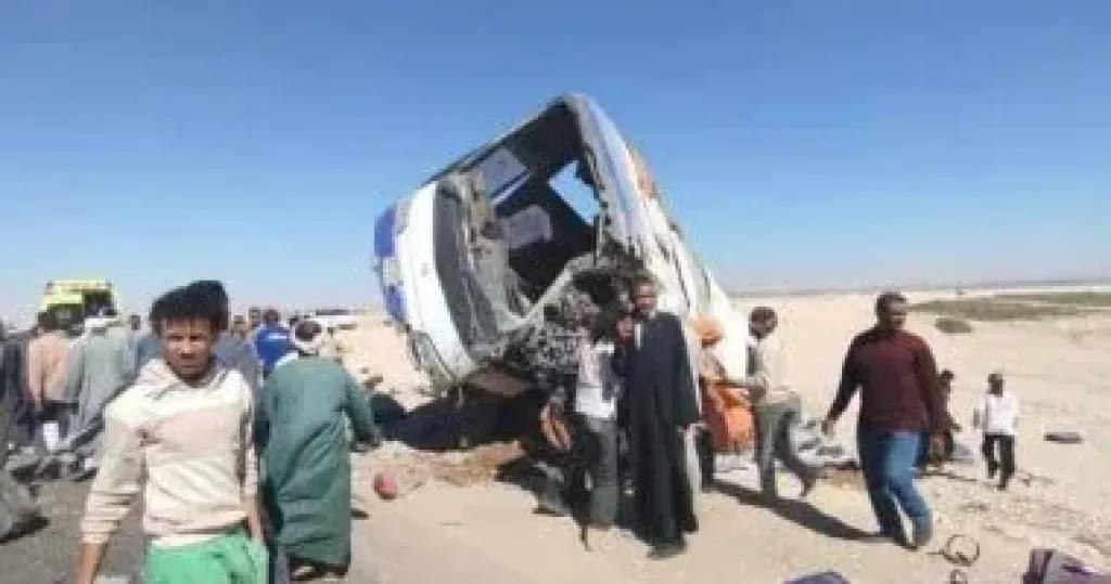 إصابة 6 أشخاص فى انقلاب أتوبيس على طريق «القصير - مرسى علم»