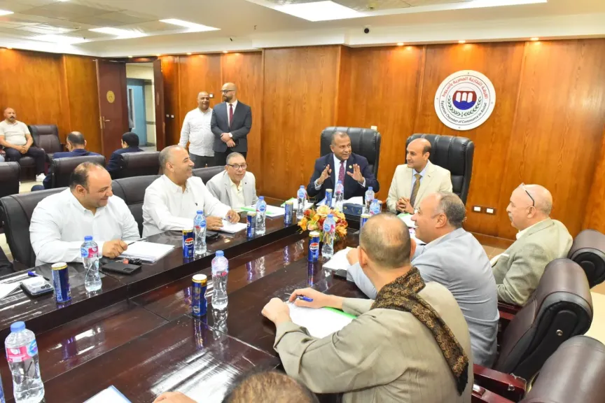 محافظ أسيوط يترأس اجتماع مجلس إدارة الغرفة التجارية ويؤكد تعزيز التعاون