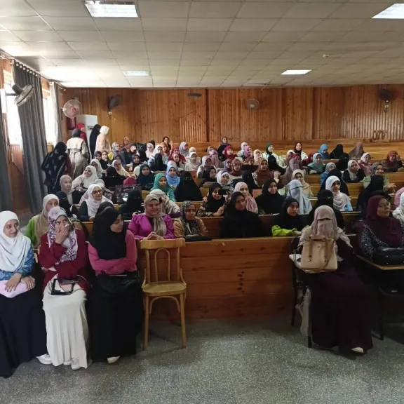 تصميم الدروس التفاعلية بالذكاء الاصطناعي: دورة تدريبية لتأهيل طالبات كلية التربية