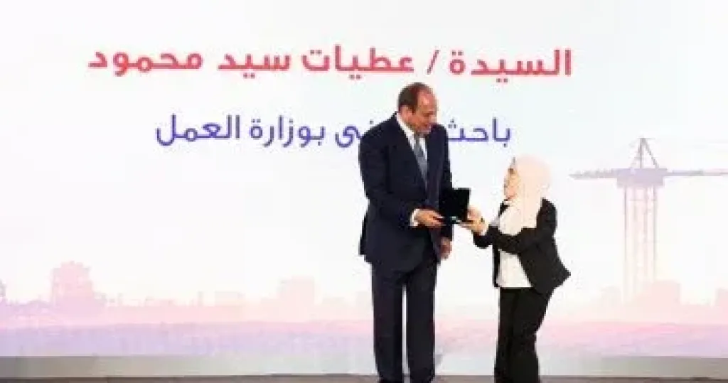 الرئيس السيسى يكرم نخبة من عمال مصر خلال احتفالية عيد العمال