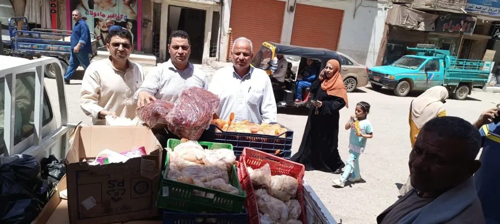 محافظ أسيوط: ضبط 225 كيلو لحوم فاسدة و22 ألف وحدة دوائية مهربة و1500