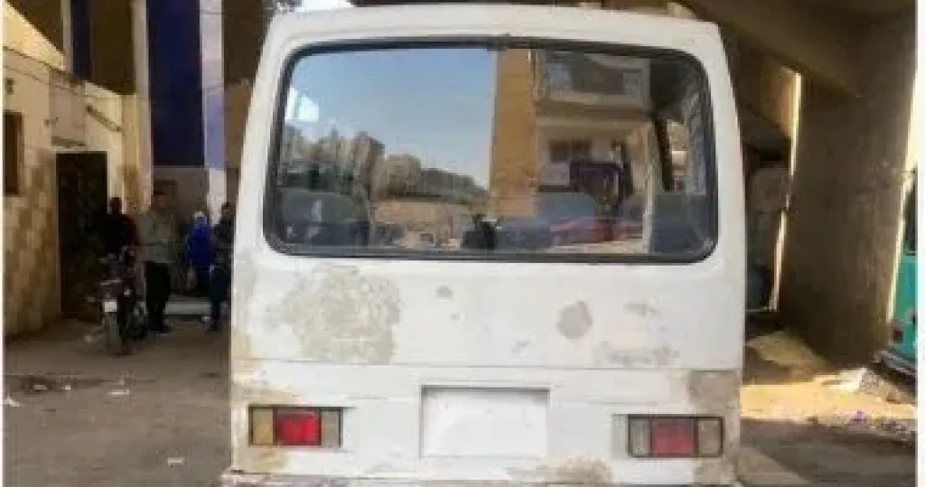 ضبط سيارات سرفيس تعيق حركة المواطنين خلال حملات فى بولاق الدكرور