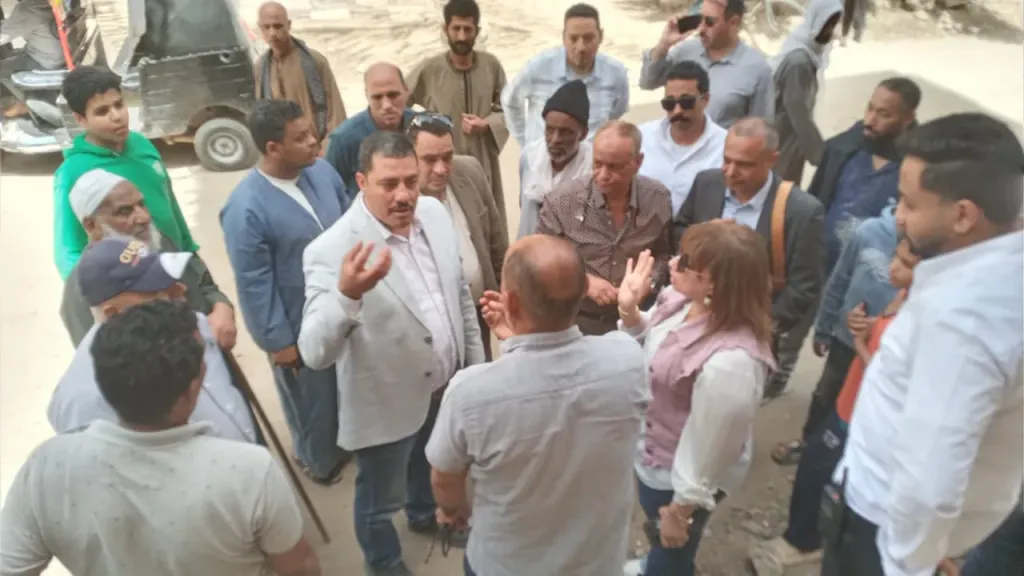 *محافظ أسيوط: تذليل كافة المعوقات لاستكمال رصف شارع المحطة بقرية نزالي