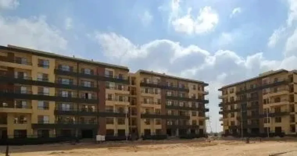 الإسكان: 10 مايو.. بدء تسليم قطع أراضٍ بنشاط ورش وأخرى سكنية بمدينة طيبة الجديدة